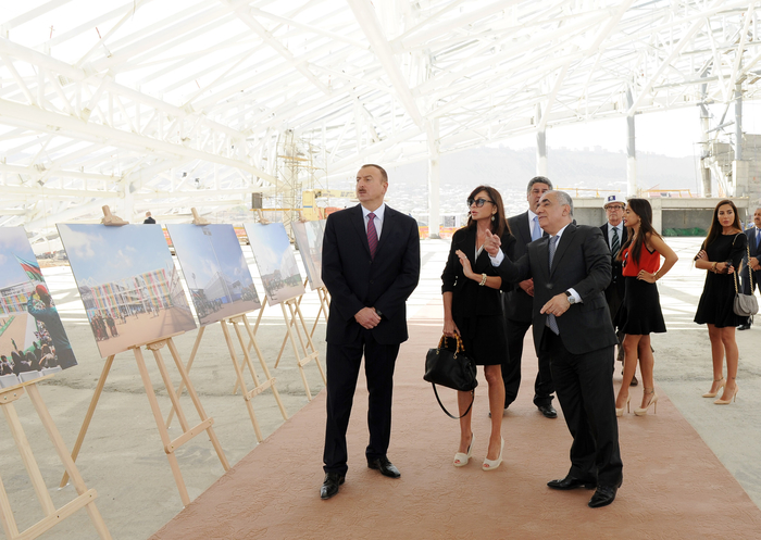 Президент Азербайджана Ильхам Алиев ознакомился с ходом строительства Дворца водных видов спорта в Баку (ФОТО)