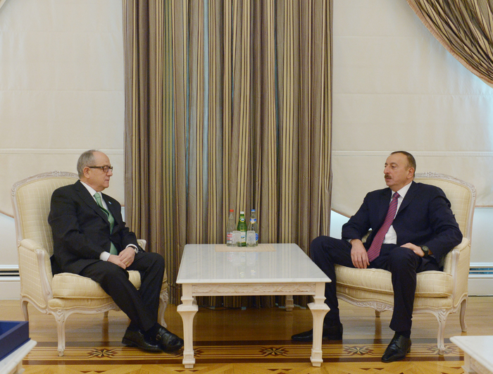 Azerbaijani president greets Turkic-Speaking States representative