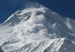 Elbrus dağında qar uçqunu