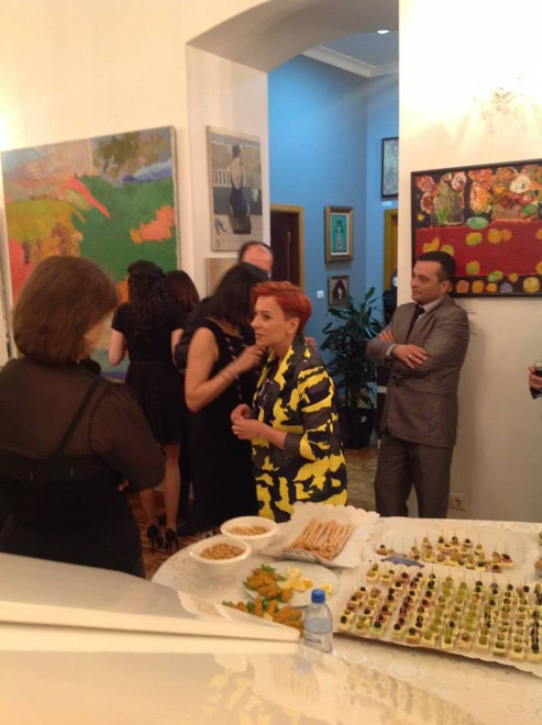 В Баку прошел благотворительный аукцион "Если можешь, спаси: художники больным детям" (фото)