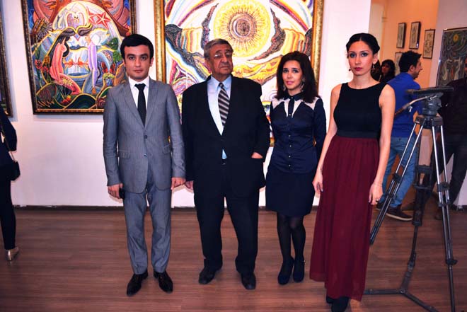 В Баку открылась выставка Сураи Муганлы - человеческие эмоции при помощи абстрактной деформации(ФОТО)
