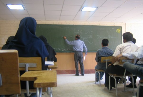 İran’da 400 bin yabancı öğrenci var