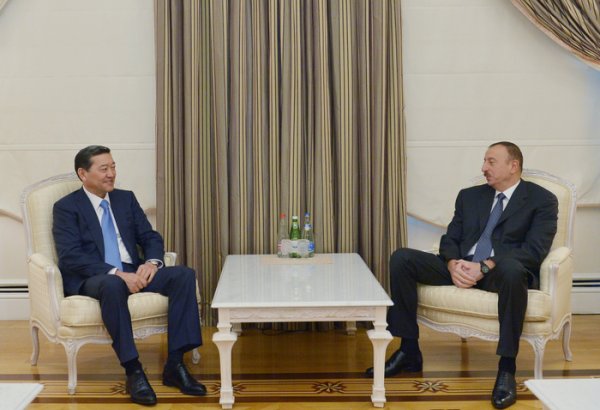 Президент Азербайджана принял министра обороны Казахстана