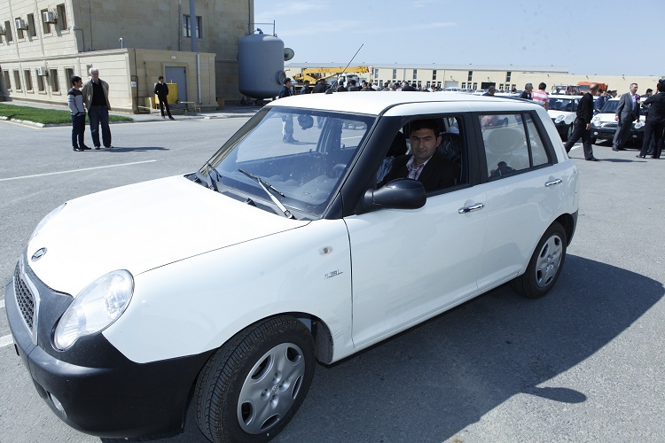 В Азербайджане число обеспеченных автомобилями инвалидов превысило четыре тысячи (ФОТО)