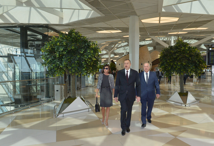 Prezident İlham Əliyev və xanımı Heydər Əliyev Beynəlxalq Aeroportunun yeni aerovağzal kompleksinin açılışında iştirak ediblər  (FOTO)