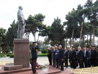В Азербайджане почтили память Национального героя Альберта Агарунова (ФОТО)