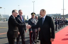 Azerbaijani president completes his working visit to Czech Republic (PHOTO)