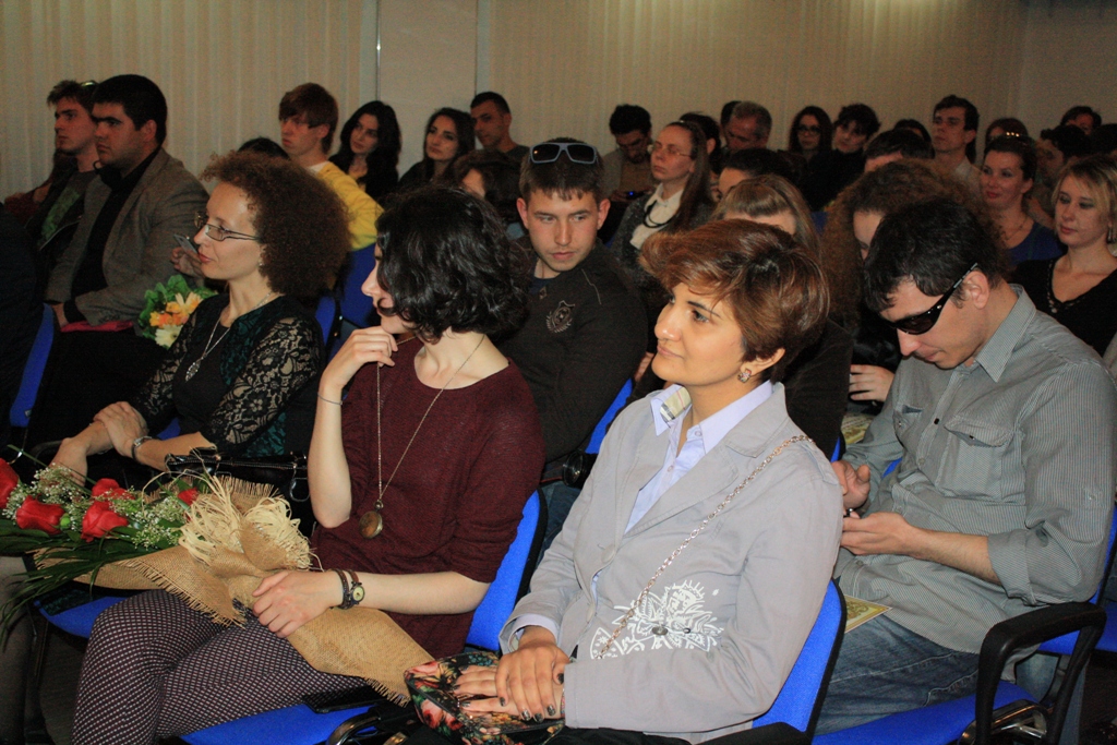 В Баку прошел форум, приуроченный к Международному дню солидарности молодежи (ФОТО)