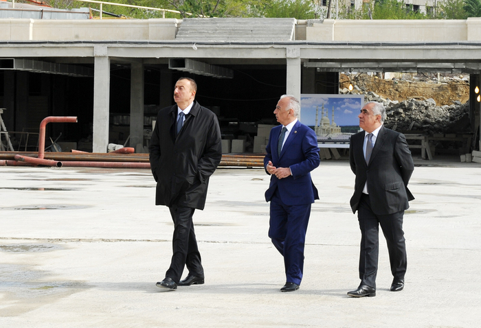 Azerbaijani president examines construction of new mosque complex in Baku (PHOTO)