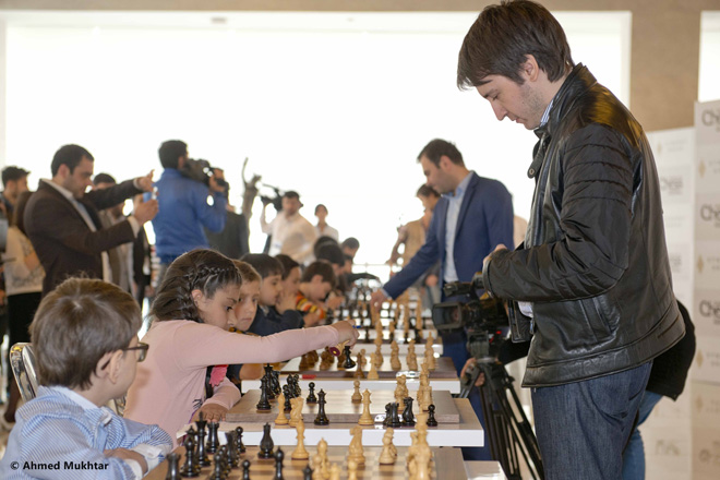 Участники "Shamkir Chess 2014" провели сеанс одновременной игры с детьми (ФОТО)