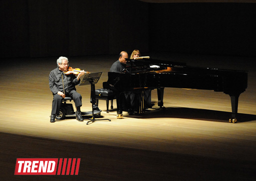 В Центре Гейдара Алиева состоялся концерт Ицхака Перлмана, посвященный 91-й годовщине со дня рождения выдающегося ученого-офтальмолога Зарифы Алиевой (ФОТО)