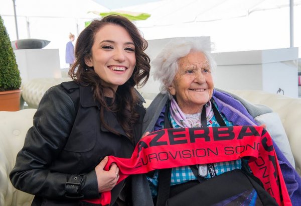 Диляра Кязимова встретилась с самой пожилой поклонницей "Евровидения" (ФОТО)