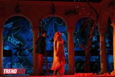 В Баку состоялась премьера спектакля XVII века в оригинальной постановке Анны Потаповой из Москвы (ФОТО)