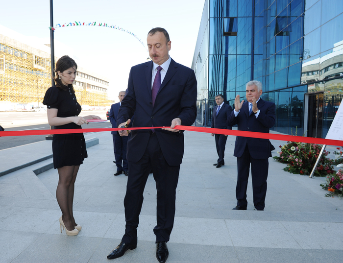 Президент Ильхам Алиев принял участие в открытии нового автотоннеля и подземного пешеходного перехода в Баку (ФОТО)