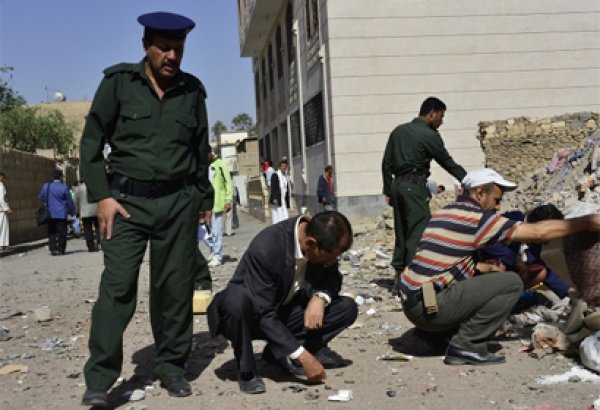 Officials: ‘Qaeda’ attacks kill at least 10 Yemen police