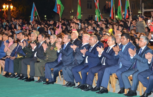 Qaradağda möhtəşəm bayram konserti keçirilib (FOTO)