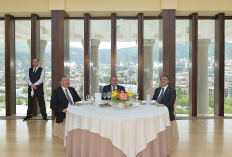 От имени Георгия Маргвелашвили в честь Президентов Азербайджана и Турции был дан официальный обед