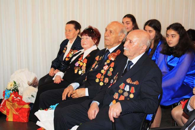 Азербайджанские ветераны Великой Отечественной войны встретились с молодежью (ФОТО)