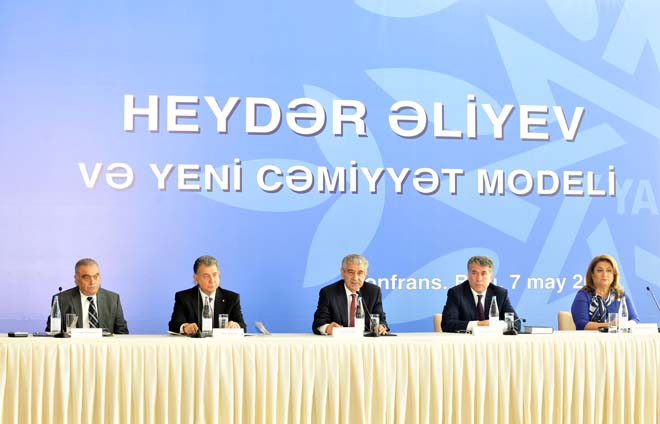 В Баку прошла конференция "Гейдар Алиев и модель нового общества" (ФОТО)
