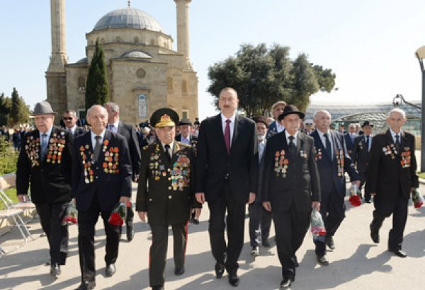 Azerbaijani president attends Victory Day ceremony in Baku (PHOTO)