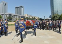 Azerbaijani president attends Victory Day ceremony in Baku (PHOTO)