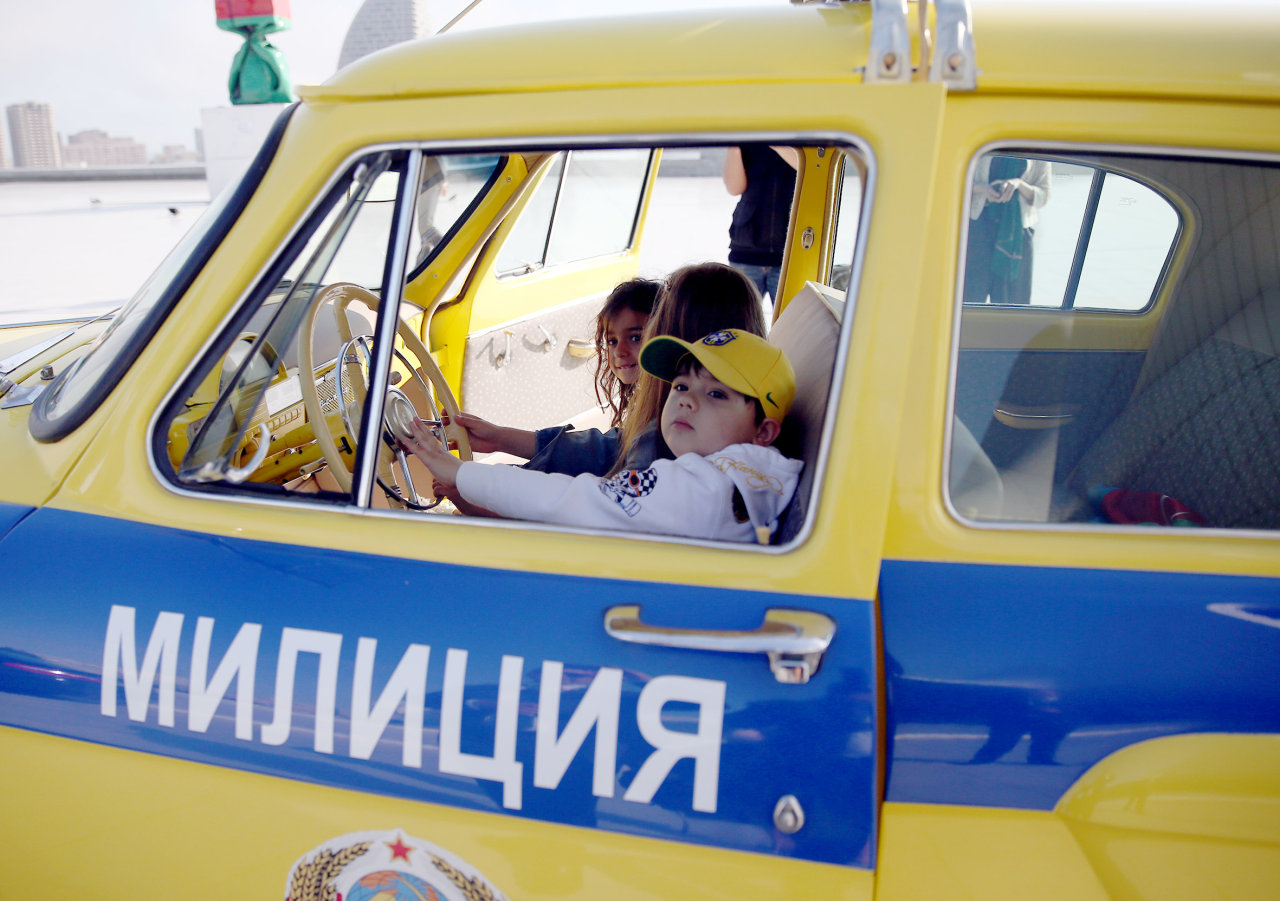 Vintage cars rally in Baku commemorates national leader Heydar Aliyev’s 91st anniversary