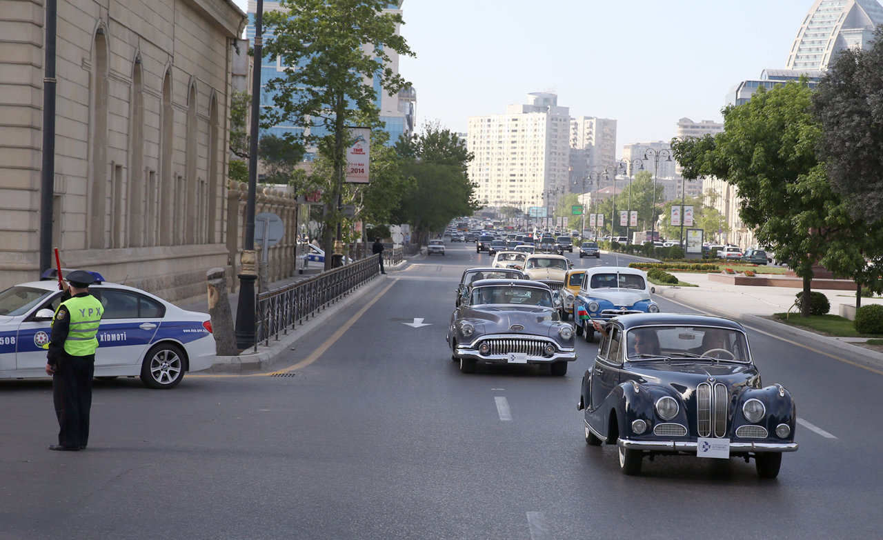 В Баку состоялся пробег классических автомобилей, посвященный 91-й годовщине со дня рождения общенационального лидера Гейдара Алиева (ФОТО)