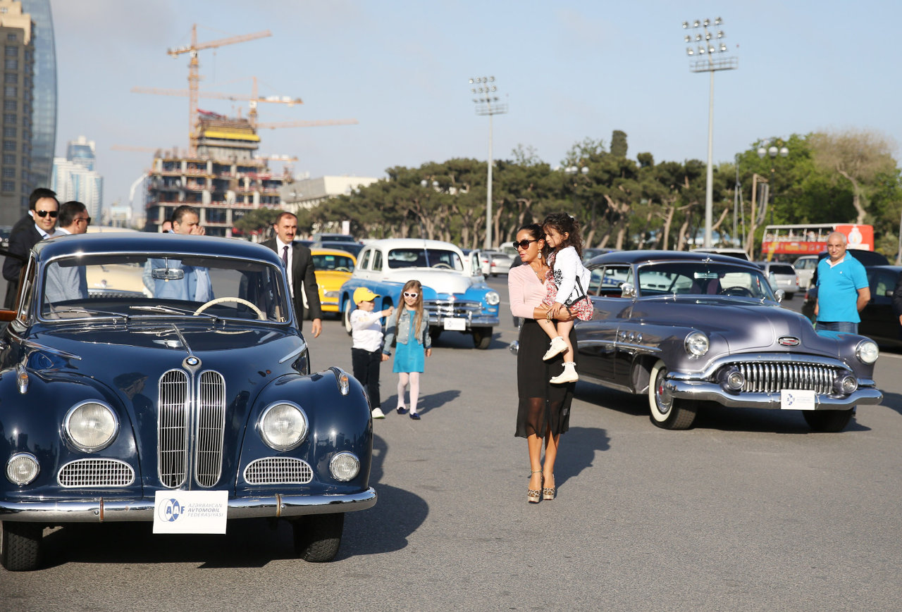 Vintage cars rally in Baku commemorates national leader Heydar Aliyev’s 91st anniversary