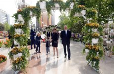 Президент Азербайджана и его супруга приняли участие в Празднике цветов (ФОТО)