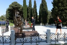 Президент Азербайджана и его супруга почтили память общенационального лидера Гейдара Алиева (версия 2) (ФОТО)