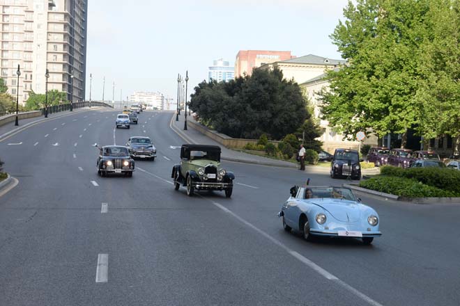 Vintage cars rally in Baku commemorates national leader Heydar Aliyev’s 91st anniversary