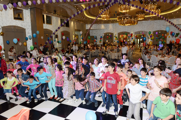 Лейла Алиева приняла участие в празднестве для обитателей детских домов и школ-интернатов (ФОТО)