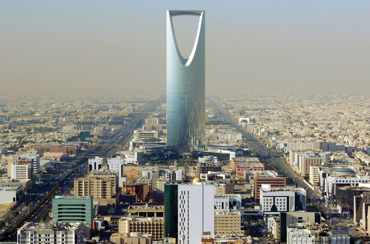 Saudi Arabia severs diplomatic relations with Iran