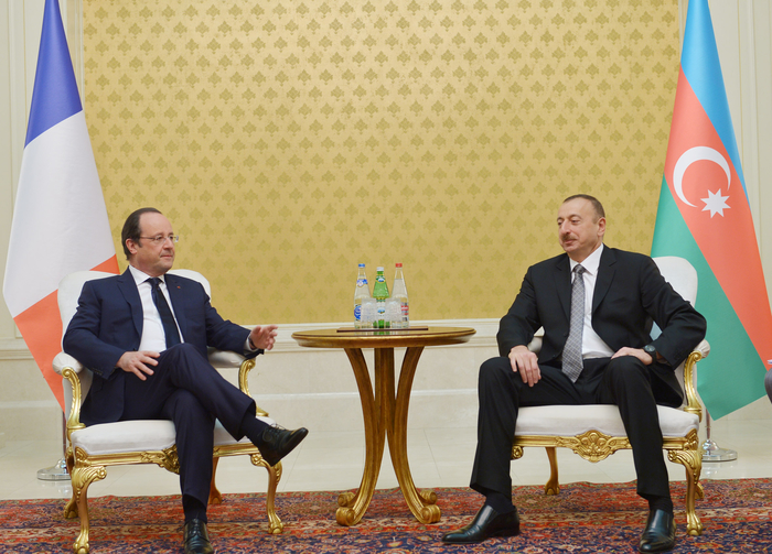 Azerbaijani, French presidents have one-on-one meeting (PHOTO)