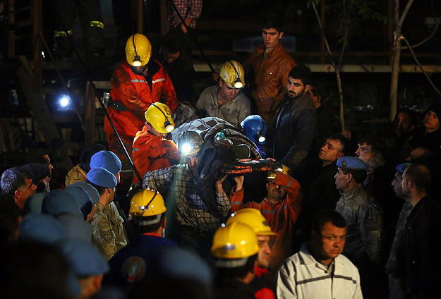 Число жертв в результате обрушения шахты в Турции выросло до 232 человек - премьер (версия 2)