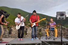 Роза Зяргярли презентовала клип "Игрушка" с участием турецкой рок - группы "Pankart" (ФОТО)