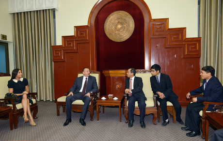 Президент Азербайджана прибыл с государственным визитом во Вьетнам (ФОТО)