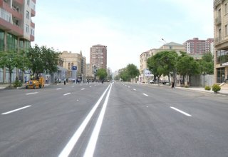Восстанавливается движение на участке одной из центральных улиц Баку