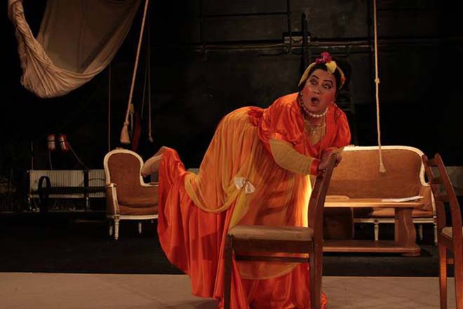 Lənkəran Dövlət Dram Teatrında Eduardo de Filipponun "Ruhlar" pyesi tamaşaya qoyulub (FOTO)