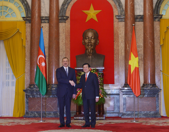 Во Вьетнаме состоялась церемония официальной встречи Президента Азербайджана (ФОТО)