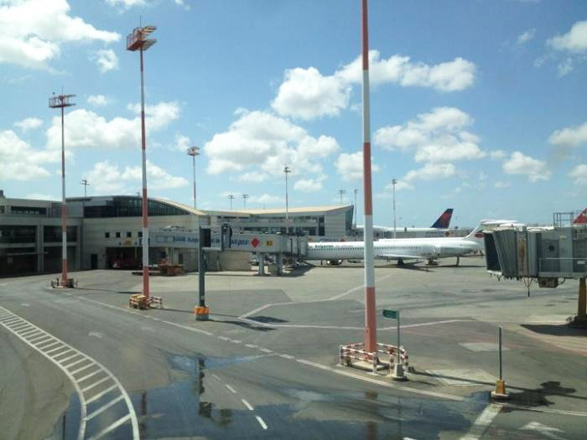 İsrail aeroportunda reyslər gecikir - Yanğın olub