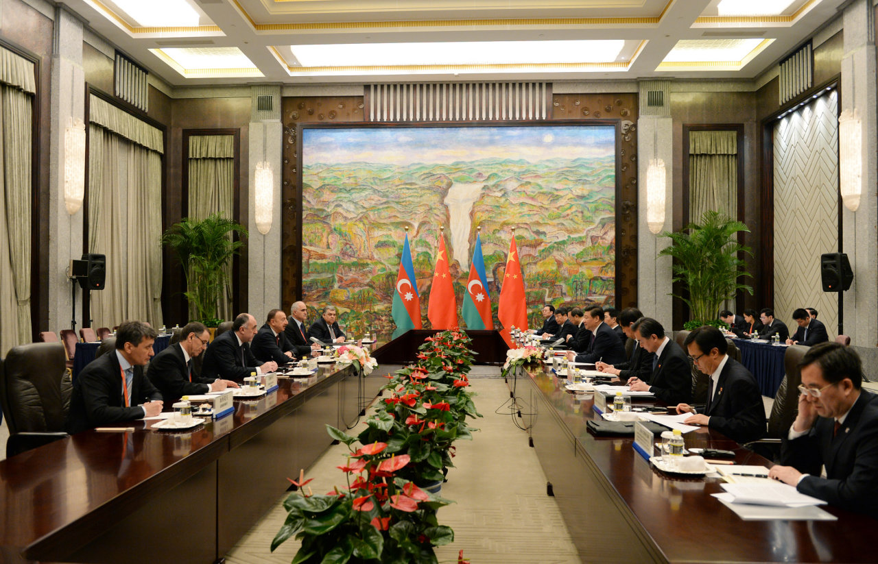 Azerbaijani president meets with Chinese counterpart (PHOTO)