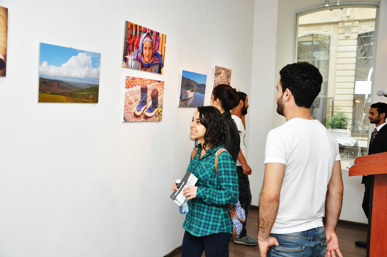 В Баку представлена фотовыставка "Азербайджан глазами аргентинцев" (ФОТО)