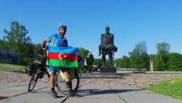 Известный азербайджанский велопутешественник Рамиль Зиядов достиг Минска (ФОТО)