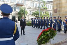 Ilham Aliyev visits memorial in honor of Azerbaijan Democratic Republic (PHOTO)