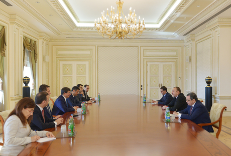 Президент Ильхам Алиев принял делегацию под руководством главы МИД Турции