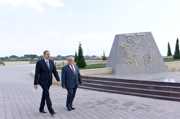 Ильхам Алиев ознакомился с условиями, созданными на Площади флага в Нефтчале (ФОТО)
