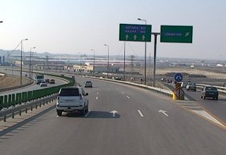 Ограничено движение транспорта на одном из въездов-выездов Баку