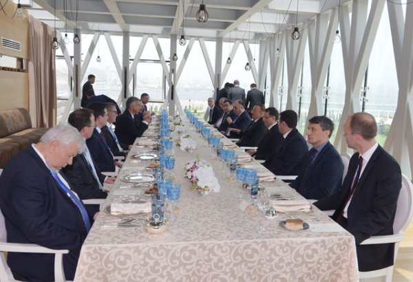 В Баку дан официальный обед в честь Президента Швейцарии