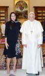 Первая леди Азербайджана встретилась с Папой Римским (ФОТО)